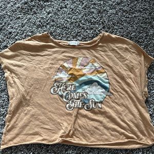 cropped tshirt size large in women’s